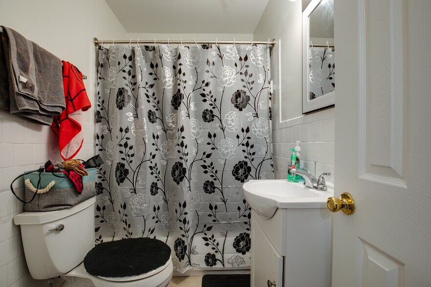 More Photos Of 2000 Lamb Ave, Richmond Apartments For Sale