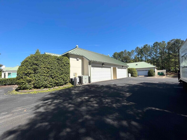 More Photos Of 100 Village St, Birmingham Office For Lease