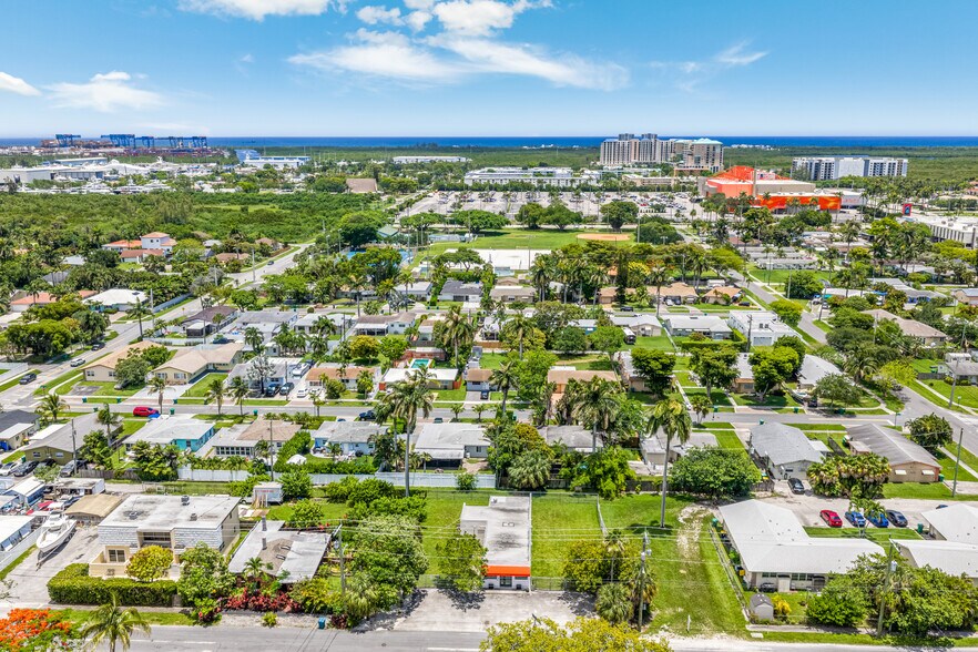 More Photos Of 126 NE 1st Ave, Dania Beach Office For Sale