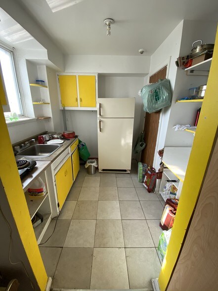 More Photos Of 6914 Av Wiseman, Montréal Apartments For Sale