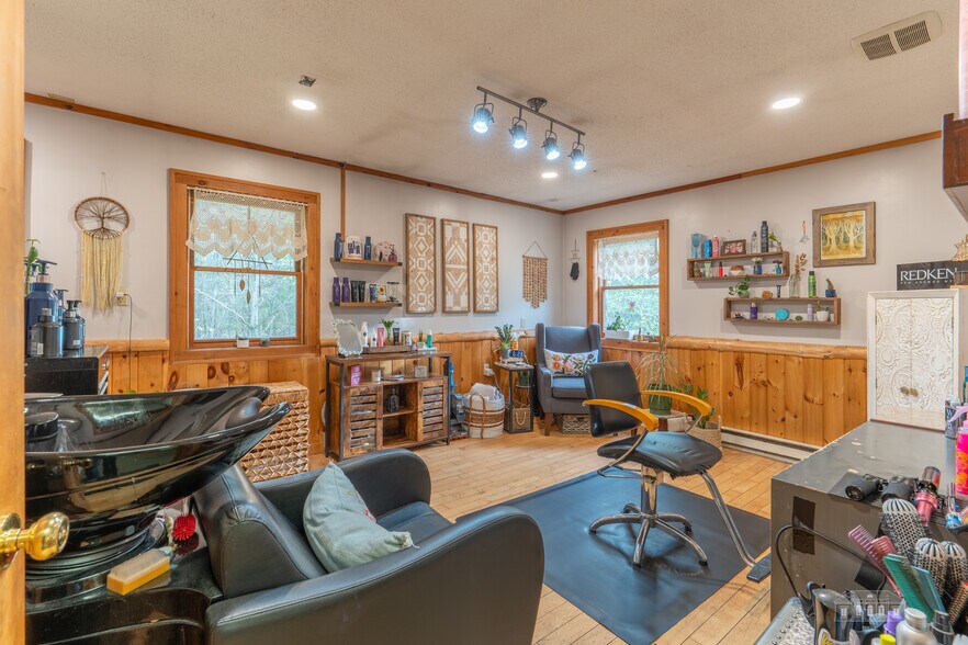 More Photos Of 1915 Saranac Ave, Lake Placid General Retail For Sale