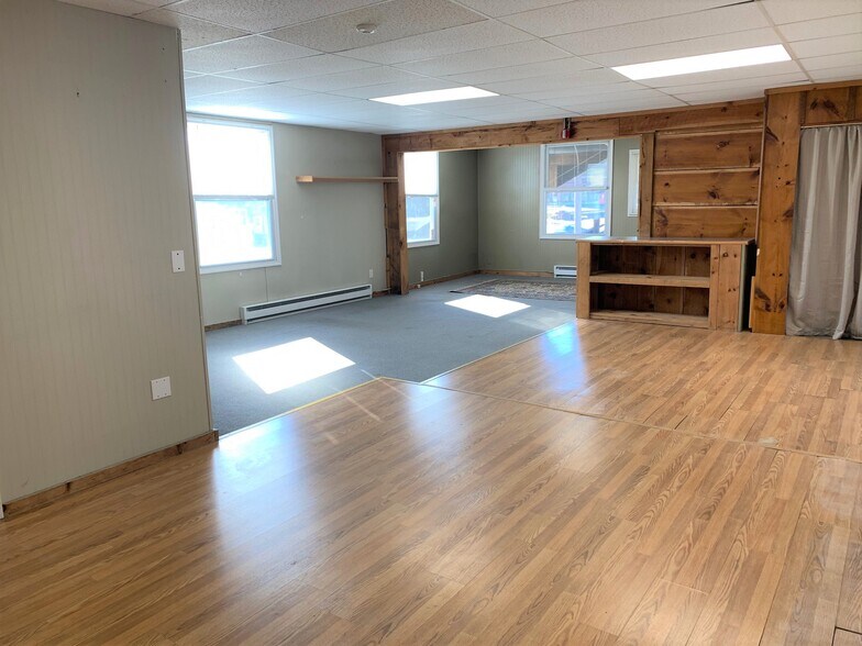 More Photos Of 1049 Tiogue Ave, Coventry Showroom For Lease