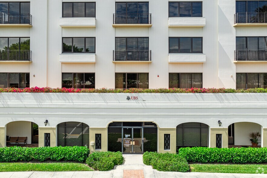 More Photos Of 801 Laurel Oak Dr, Naples Office For Lease