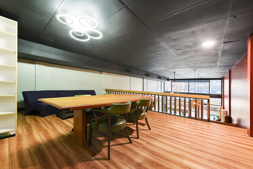 More Photos Of 5967-5987 Broad St, Pittsburgh Office For Sale