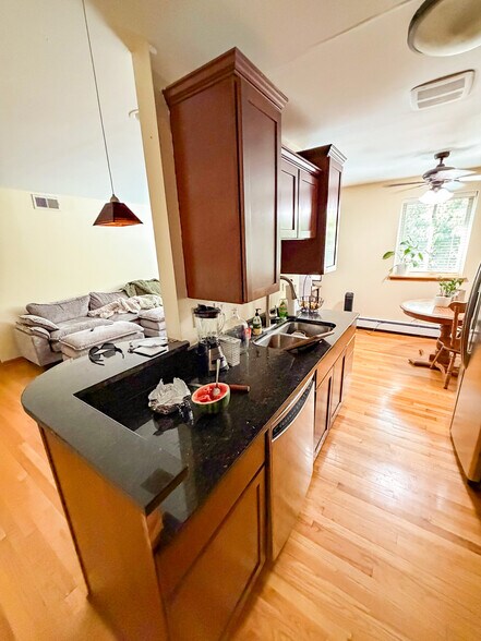 More Photos Of 2629 N Hampden Ct, Chicago Apartments For Sale