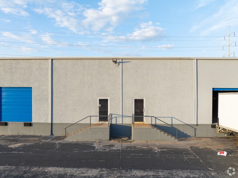 More Photos Of 5721 E Rosedale St, Fort Worth Unknown For Lease