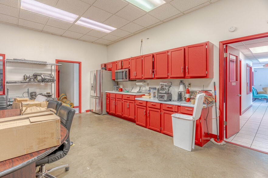 More Photos Of 301 Burke Ave, Jonesboro Warehouse For Sale