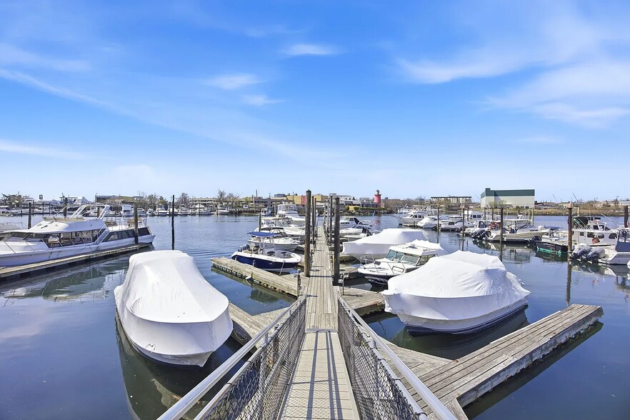 More Photos Of 1 Merit Ct, Brooklyn Marina For Sale