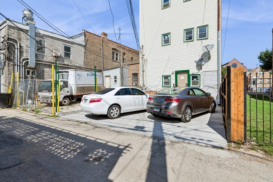 More Photos Of 2135 W Armitage Ave, Chicago Apartments For Sale