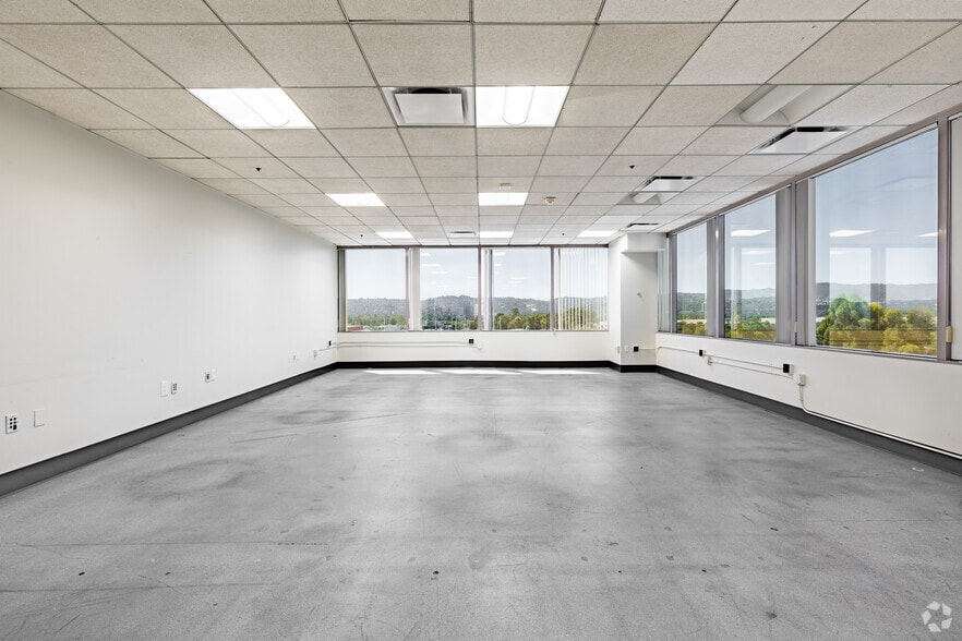 More Photos Of 5805 Sepulveda Blvd, Sherman Oaks Office For Lease