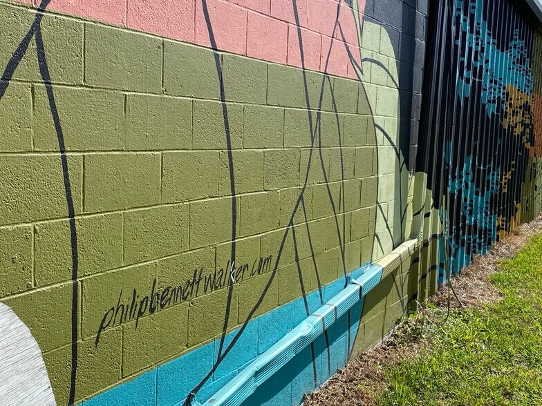 More Photos Of 1730 E Duval St, Jacksonville Showroom For Lease