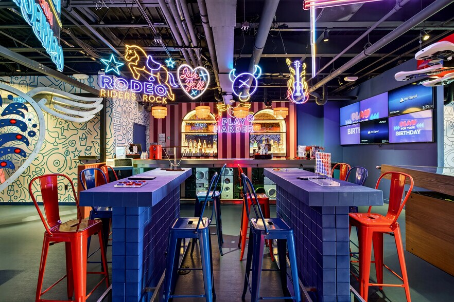 More Photos Of 128-130 2nd Ave N, Nashville Bar For Sale
