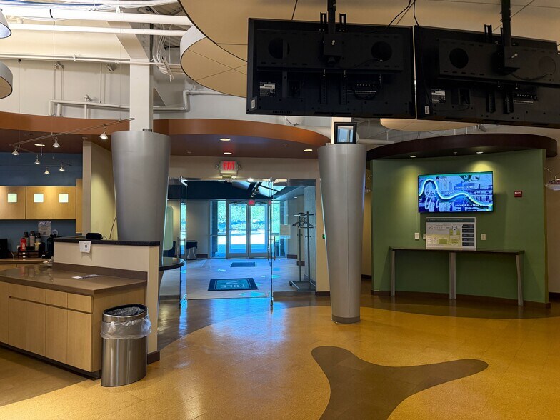 More Photos Of 5000 Springfield St, Dayton Office For Sale