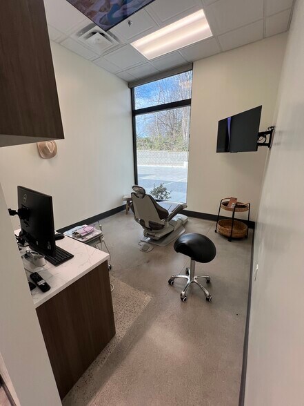 More Photos Of 1624 W Main St, Franklin Storefront Retail Office For Sale