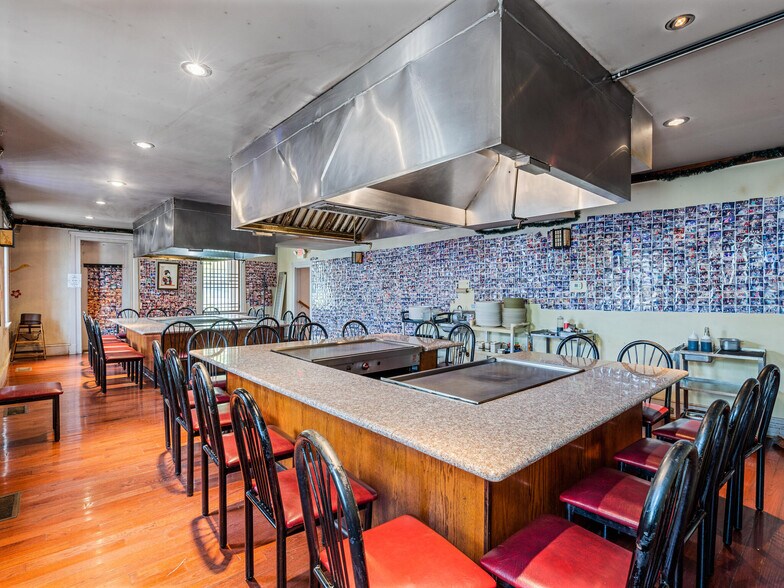 More Photos Of 1495 Farmington Ave, Pottstown General Retail For Sale