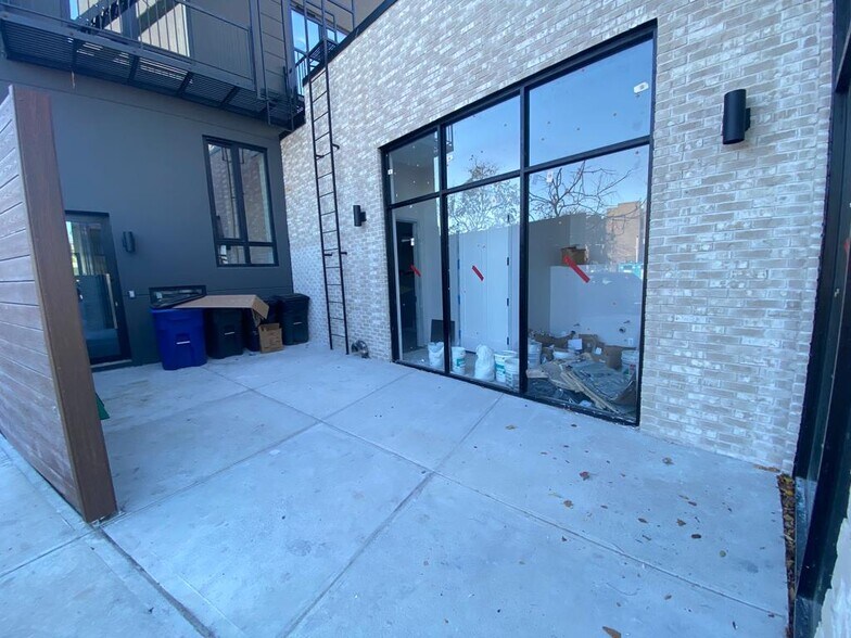 More Photos Of 253 McGuinness Blvd, Brooklyn General Retail For Lease