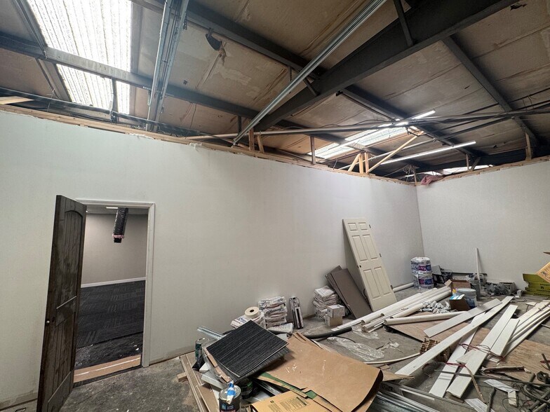 More Photos Of 17230-17232 Bel-Ray Pl, Belton Warehouse For Sale