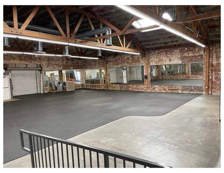 Primary Photo Of 7624-7626 Santa Monica Blvd, West Hollywood Restaurant For Lease