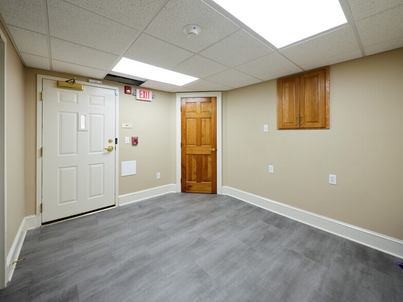 More Photos Of 67 W Court St, Doylestown Office For Lease