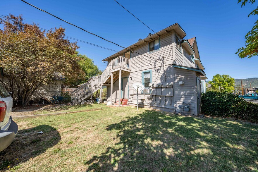 More Photos Of 303 SW I St, Grants Pass Apartments For Sale