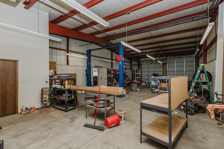 More Photos Of 2555 N Market St, Wichita Auto Repair For Sale