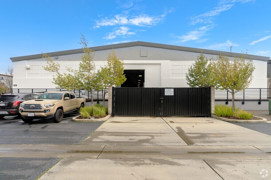 More Photos Of 5027 Roberts Ave, Mcclellan Flex For Lease