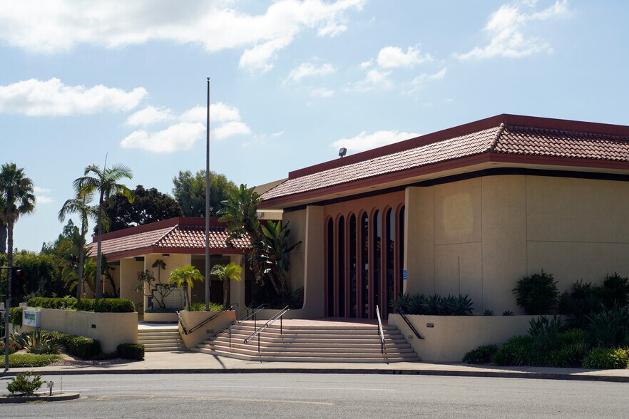 Primary Photo Of 24301 Paseo de Valencia, Laguna Woods Bank For Sale