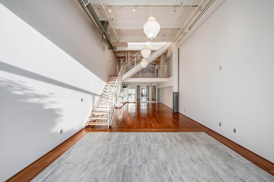 More Photos Of 1850 Industrial St, Los Angeles Apartments For Lease