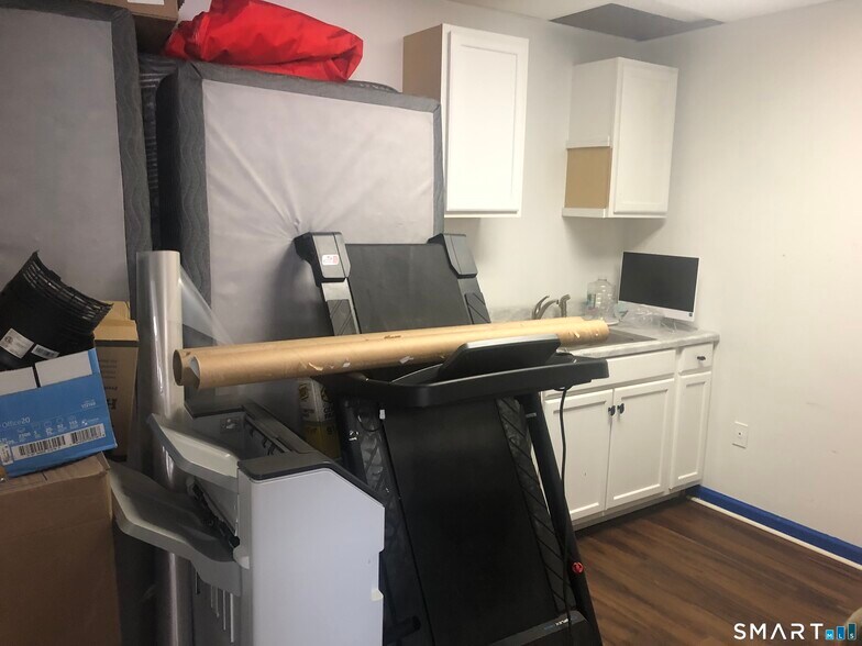 More Photos Of 400 Chapel Rd, South Windsor Flex For Sale