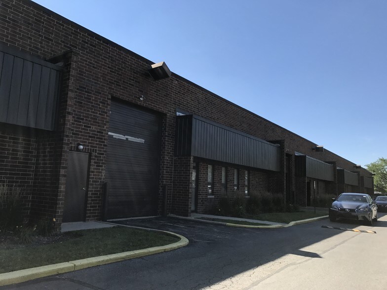 More Photos Of 707 Remington Rd, Schaumburg Warehouse For Lease