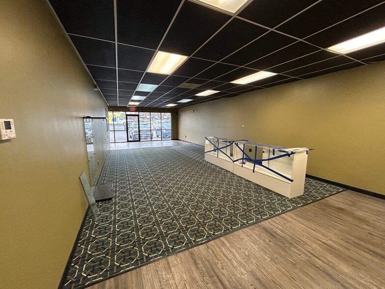 More Photos Of 1315-1325 W Sunshine St, Springfield Storefront For Lease