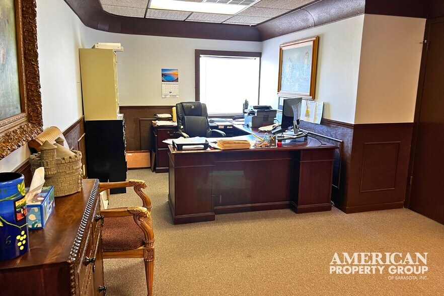 More Photos Of 2011 Bispham Rd, Sarasota Office For Lease