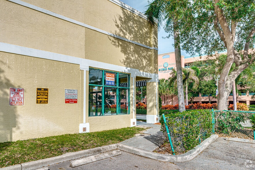 More Photos Of 555 N Federal Hwy, Boca Raton Unknown For Lease