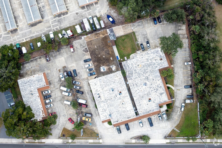 More Photos Of 6239 Edgewater Dr, Orlando Unknown For Lease