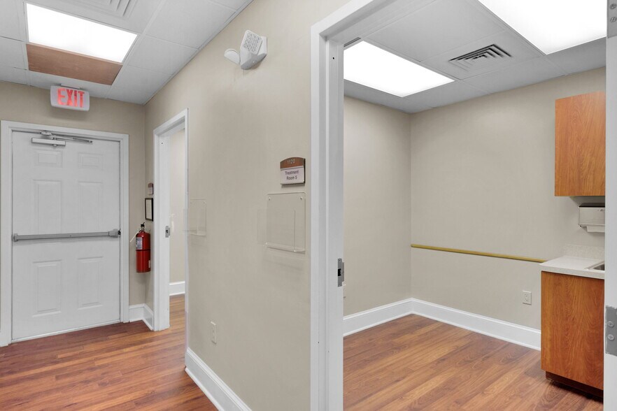 More Photos Of 1201-1203 Colonial Commons Ct, Lancaster Medical For Lease