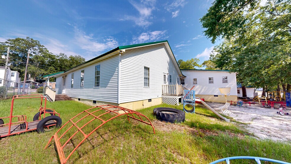 More Photos Of 104 N Herring St, Dothan Office For Sale