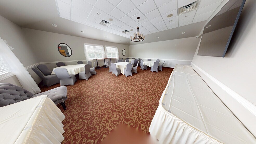 More Photos Of 2171 4th St, White Bear Lake General Retail For Lease