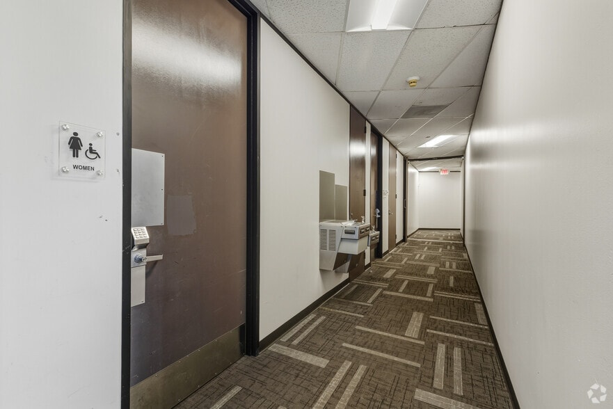 More Photos Of 3200 Wilcrest Dr, Houston Office For Lease