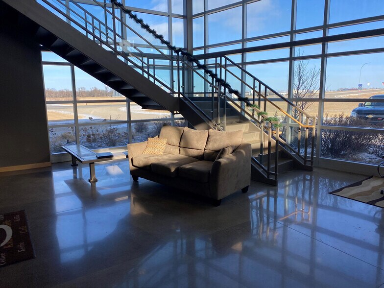 More Photos Of 801 W Caledonia Ave, Hillsboro Warehouse For Sale