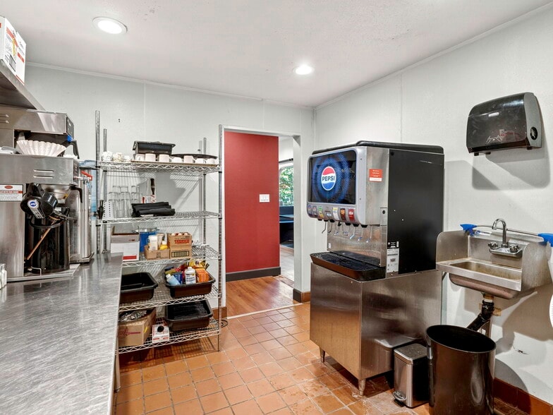 More Photos Of 16451 Golf rd, Cobb Golf Course Driving Range For Sale