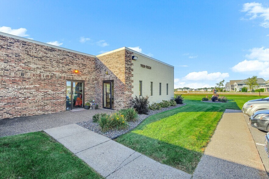 Primary Photo Of 3825 Lake Elmo Ave N, Lake Elmo Research And Development For Lease