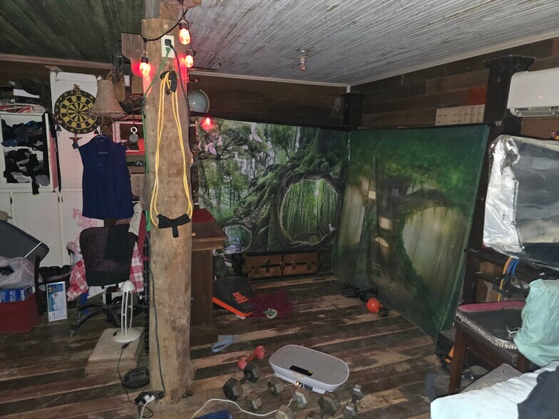 More Photos Of 111 Salvage Way, Luling Office For Sale