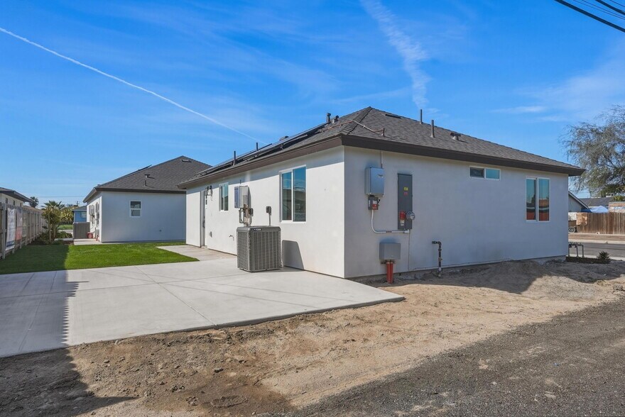 More Photos Of 1646 Clinton St, Delano Multifamily For Sale