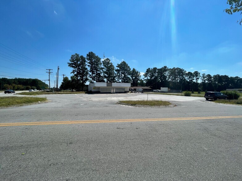 More Photos Of 3 Aragona Blvd, Jacksonville Convenience Store For Sale