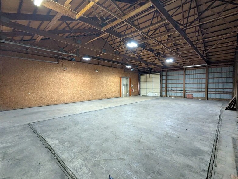 More Photos Of 777-779 Windsor Rd, Charleston Warehouse For Sale