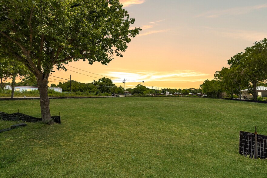 More Photos Of 16409 Summit Dr, Austin Land For Lease