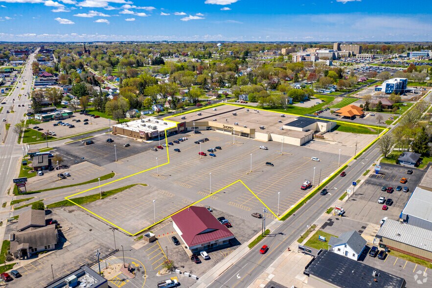 More Photos Of 1306 N Central Ave, Marshfield Storefront For Lease