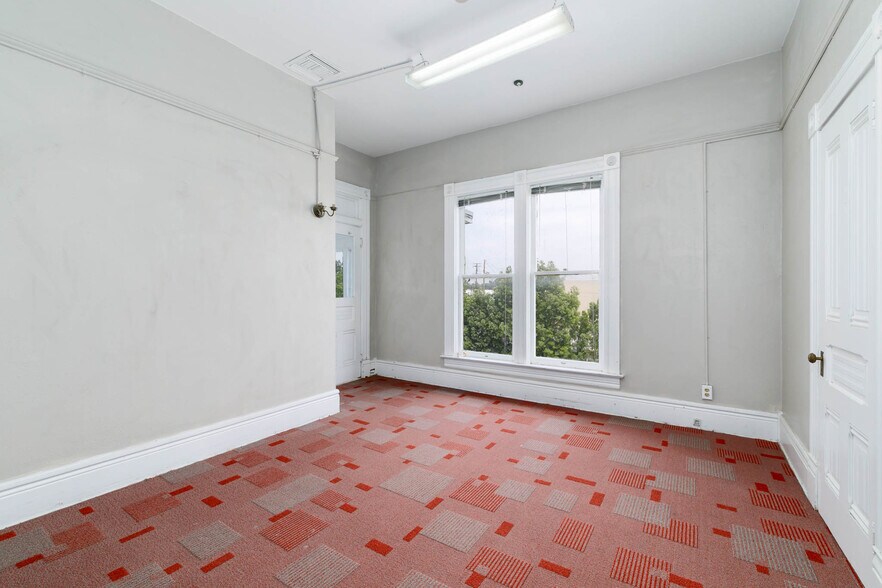 More Photos Of 961 W Holt Blvd, Ontario Medical For Sale