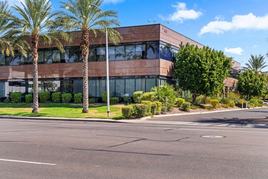 More Photos Of 3333 E Camelback Rd, Phoenix Office For Lease