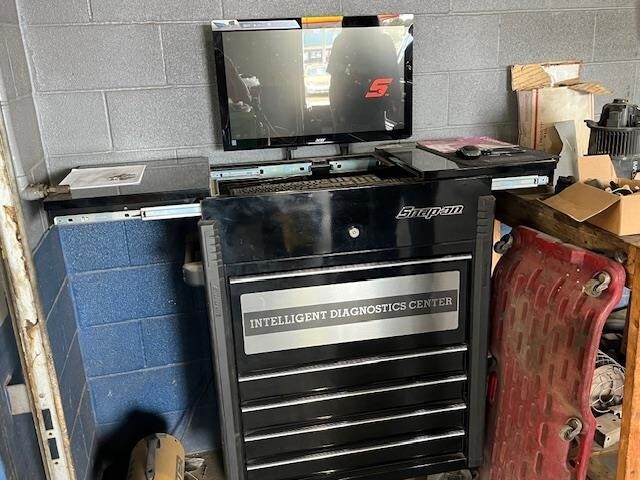 More Photos Of 2260 W Main St, Mountain View Industrial For Sale